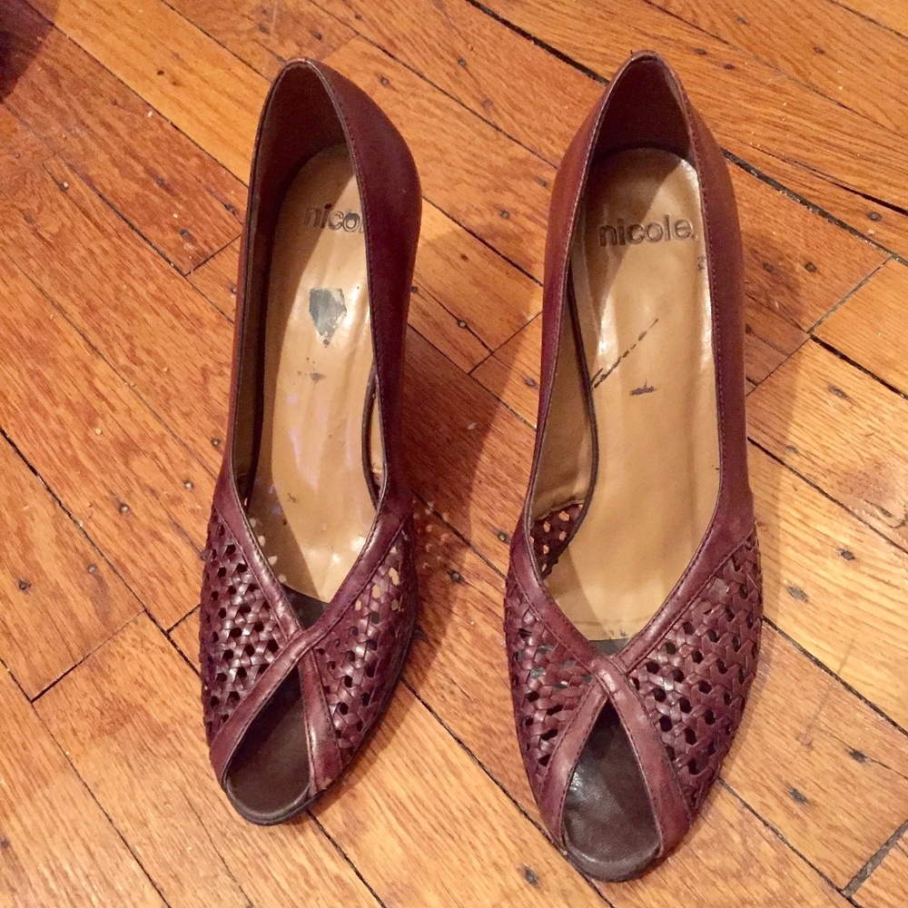 👠 NICOLE. Brown Woven Leather Heels